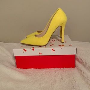 Size 6 neon yellow heels